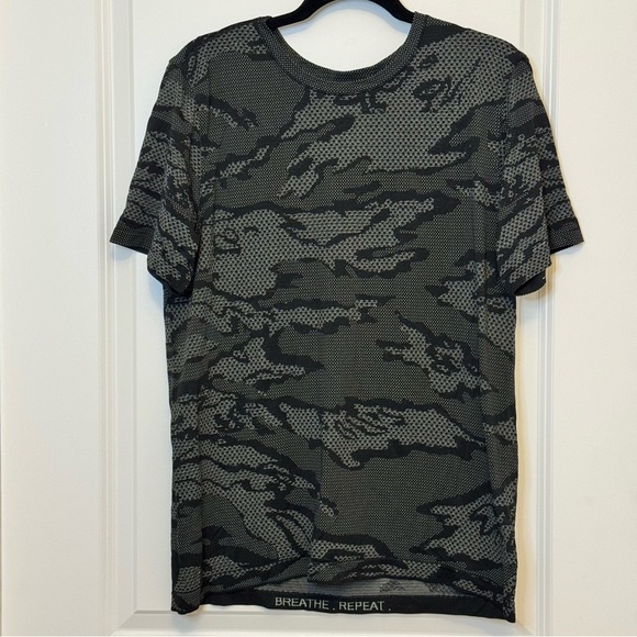 lululemon athletica Black and Gray Short Sleeve Tee - Picture 1 of 5